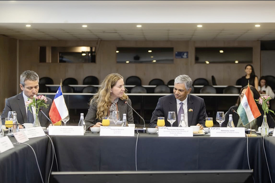 智利总统主持了一场与印度外交副部长和南美洲事务副总理的会议