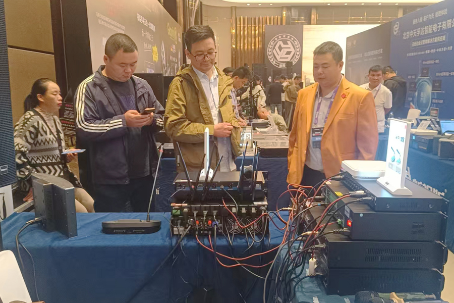 e86c7d66d3eef984a89ece8ce951bfcf.jpg 网站合肥巡展1.jpg